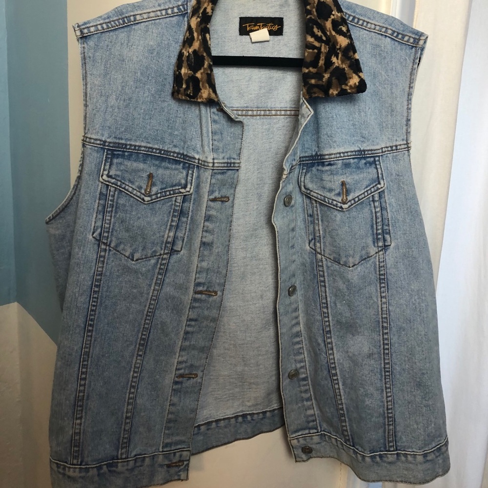 vintage jean vest with cheetah collar